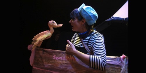 Voyage à la mer, marionnettes, lumières bleutées et comptines sont à l’honneur.