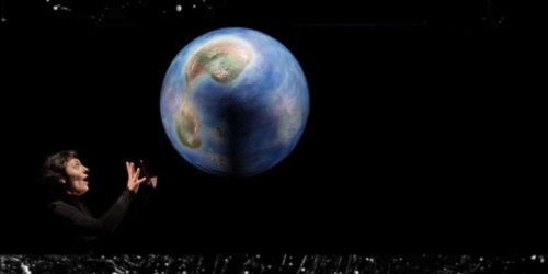 One (titre provisoire pour planète provisoire), le jeu dangereux de l’homme avec la planète