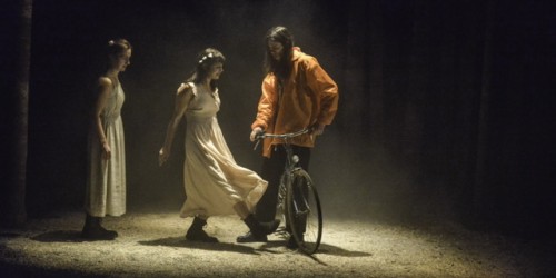 Pluie dans les cheveux, un conte norvégien superbement adapté par Alain Batis